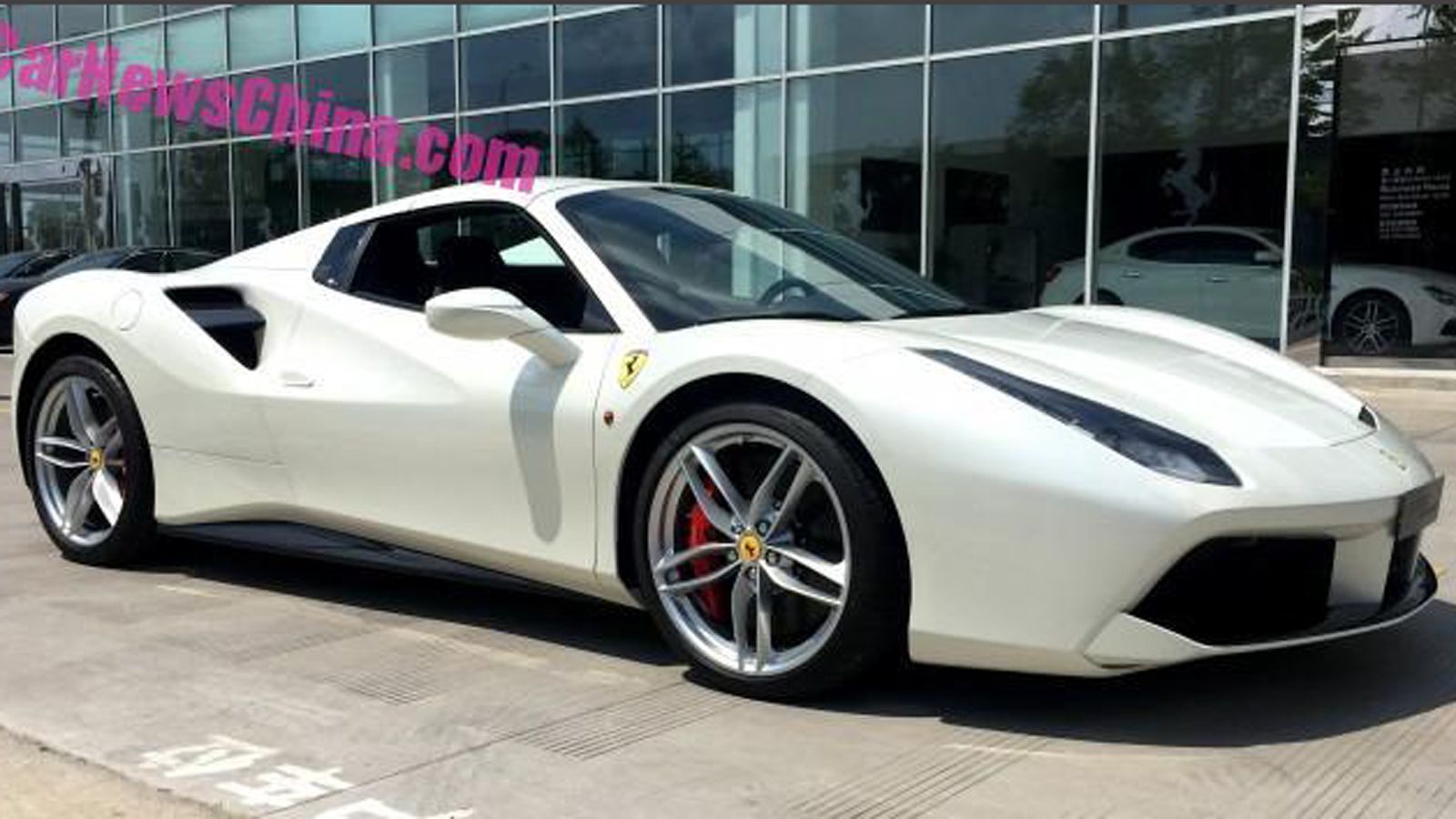 Το άνοιξε - κλείσε της οροφής απαιτεί 14 δλ.